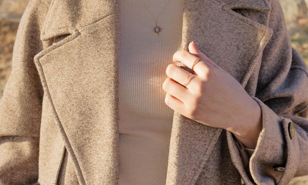 Découvrez le manteau parfait pour les petites tailles : guide indispensable